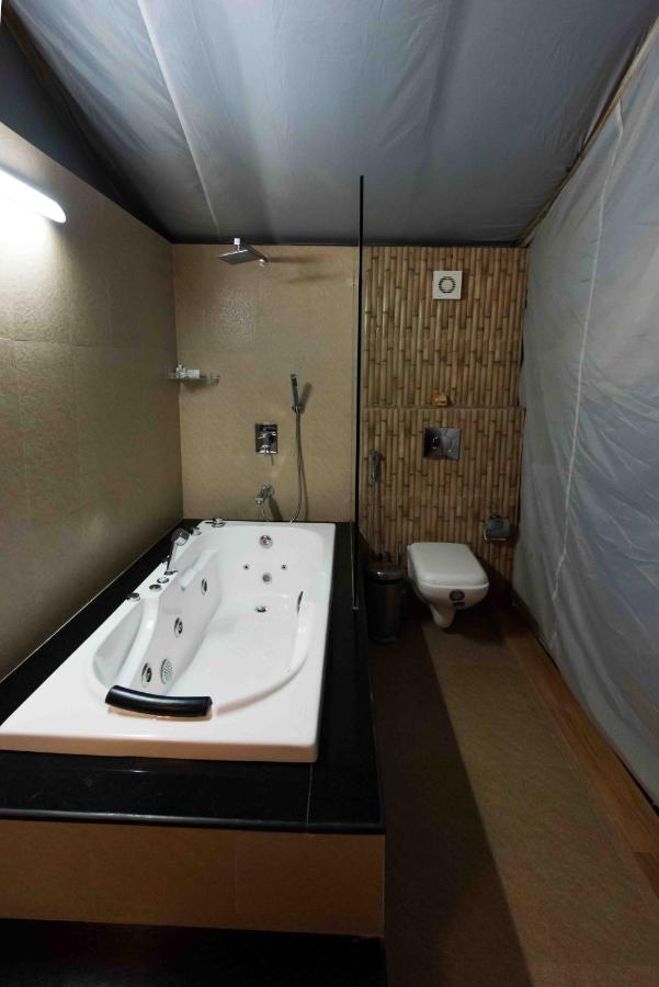 Zizina Otis Resort Gauháti Kültér fotó